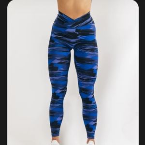 Alphalete Surface Pocket Legging - Electric Blue Canvas Camo - Size Large
